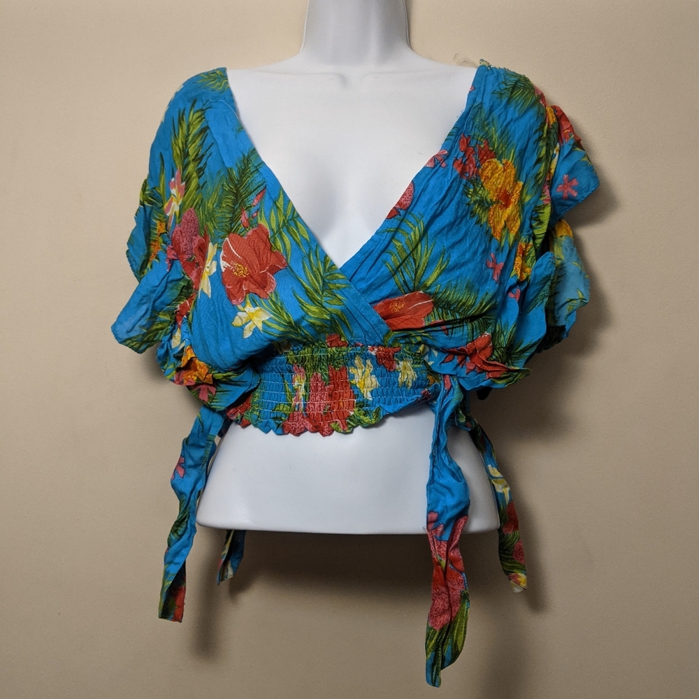 Iky & Me Blue Floral Faux Wrap Short Sleeve Crop Top M New